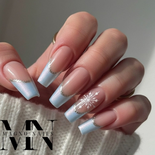 Preview: Hellblaue Metallic Nägel - UV Gel - Winter Nageldesign ideen